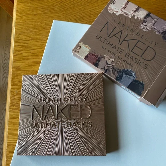 NEW IN BOX- Urban Decay Naked Eyeshadow Palette Ultimate Basics - Picture 3 of 4
